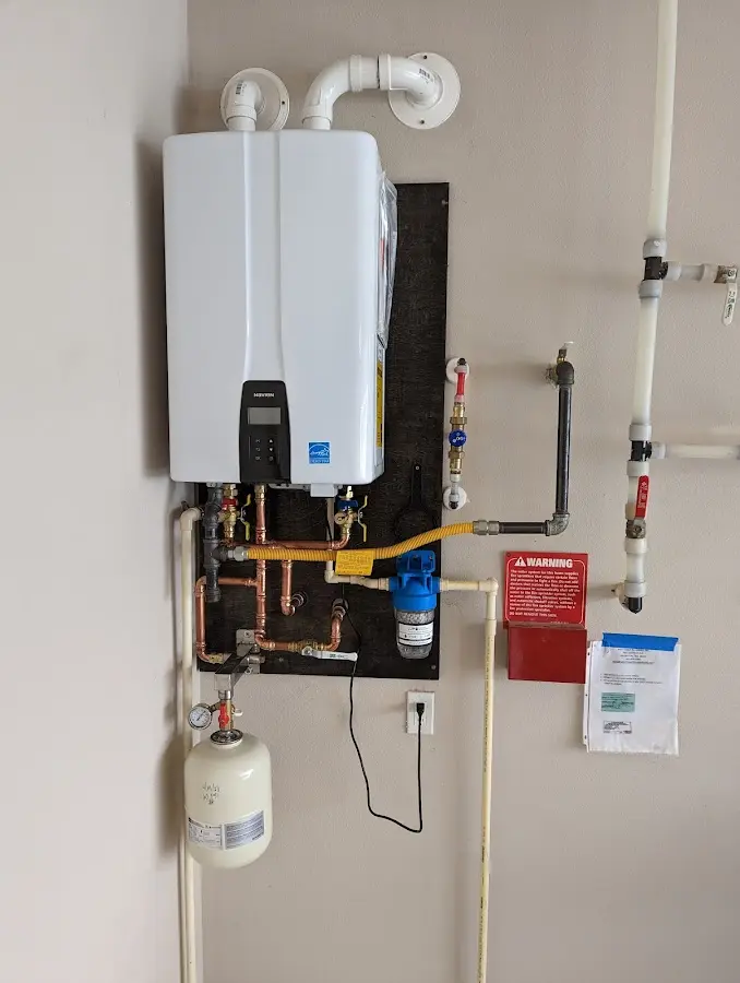 Professional plumber installing copper piping in a Spanish Lake home